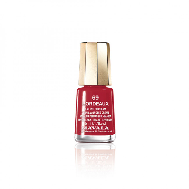 Mavala esmalte color bordeaux.