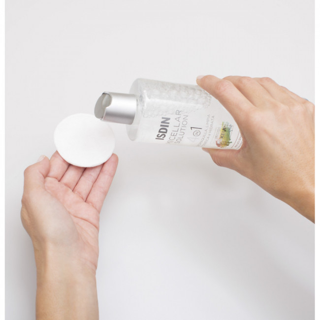 Isdin solución micellar 4 en 1, desmaquilla, limpia, tonifica e hidrata x 400 ml.